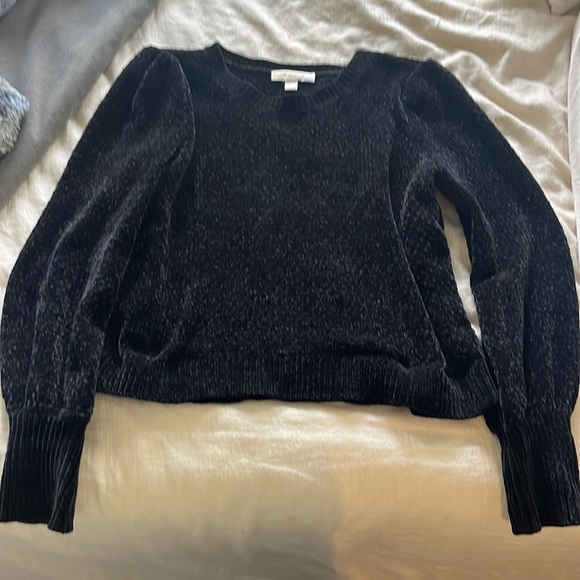 Michael Kors black sweater with puffy sleeves - Picture 1 of 1